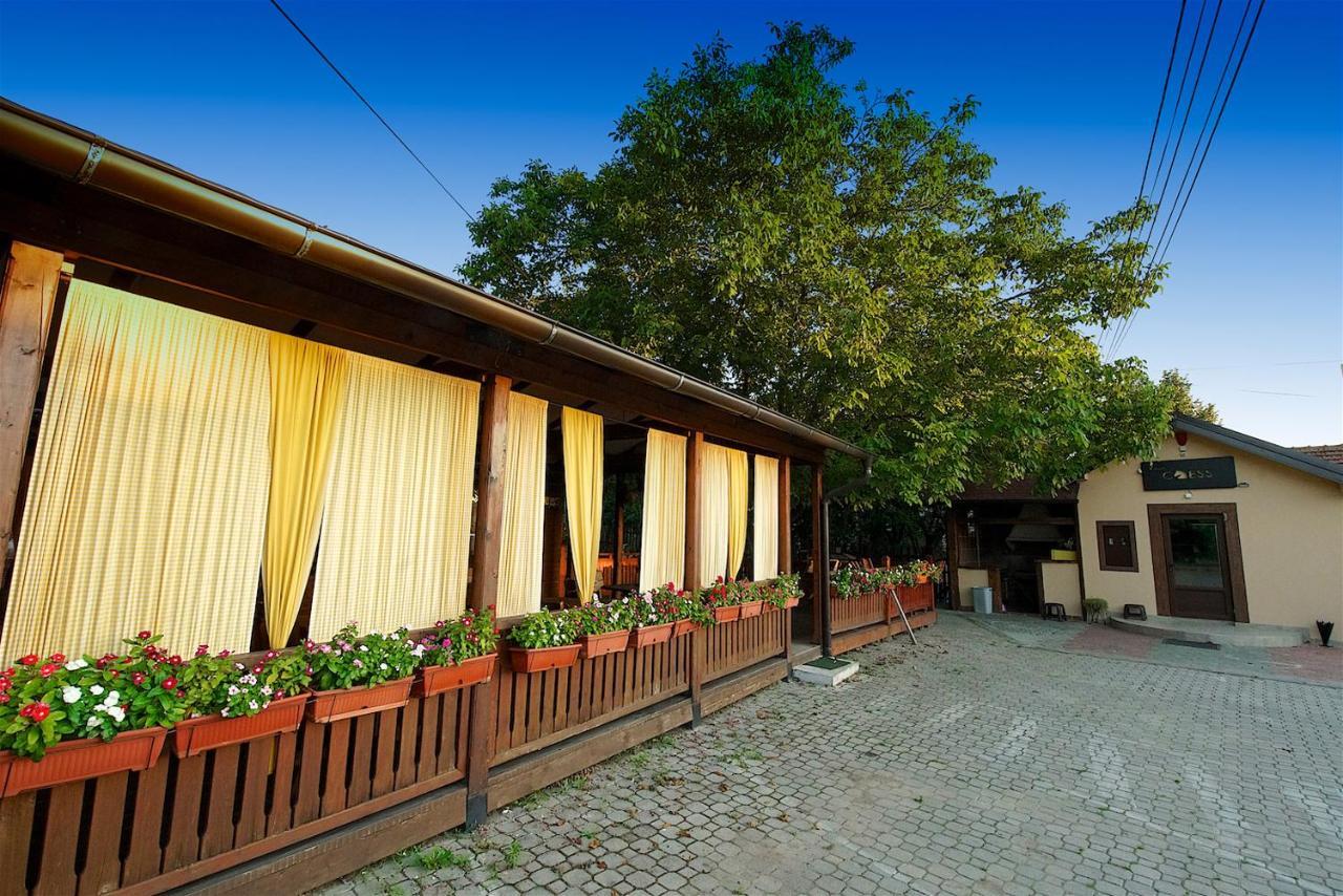 Vila Chess Belgrado Buitenkant foto